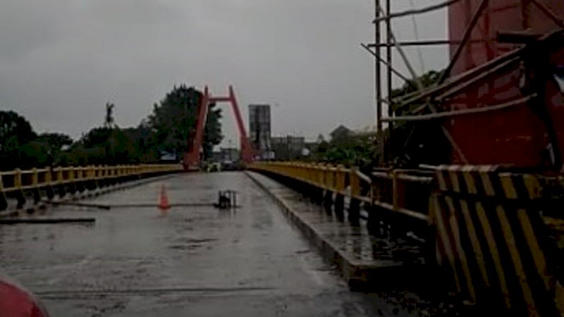 Jembatan kembari dari arah Gowa menuju Makassar ditutup sementara, Selasa (22/1/2019)