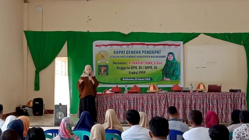 Andi Mariattang menggelar rapat dengar pendapat dengan warga Bulukumba, Senin (21/1/2019).