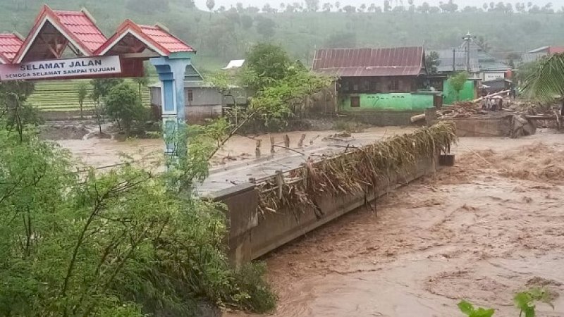 Jembatan Munte di Jeneponto yang putus diterjang banjir, Selasa (22/1/2019).