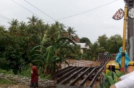 Banjir Landa Jeneponto, Kendaraan Mengular di Tamanroya