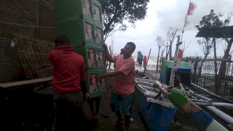 Takut Ombak Besar, Warga Pesisir Takalar Mengungsi