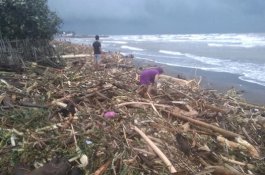 Mukjizat Allah Datang Ketika Rumah Terancam Hanyut Terseret Ombak