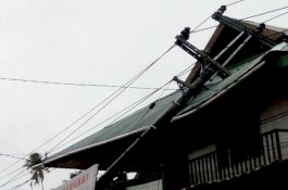 Angin kencang Robohkan Tiang, Listrik di Selayar Padam Total Sejak Dini Hari