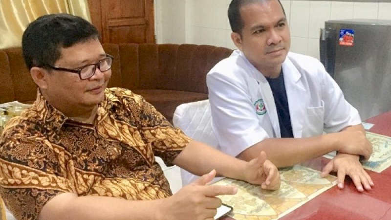 Direktur RSU Wisata, dr Marhaen Hardjo didampingi Kepala Divisi Non Medik RSU Wisata UIT, dr Wachyudi Muchsin SH.