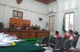 Tuntutan Belum Siap, Sidang Istri Bos Abu Tours Ditunda