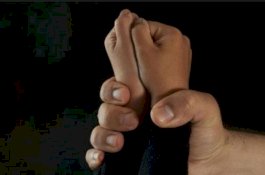 Modus Ingin Lanjutkan Curhat, Driver Ojol Ajak Gadis ABG Charge HP dalam Kamar