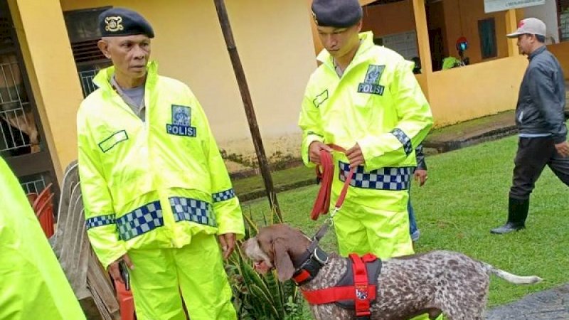 Pencarian Korban Longsor di Gowa Libatkan Anjing Pelacak