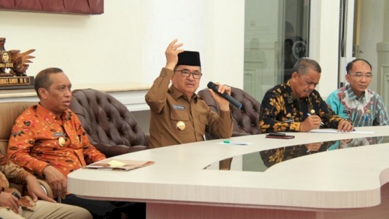Wali Kota Palopo, HM Judas Amir (ketiga dari kanan), saat konferensi pers menyikapi aksi anarkis demonstrasi, Rabu (23/1/2019).