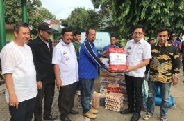 Wabup Bulukumba Bagikan Bantuan ke Pengungsi di Kalumeme