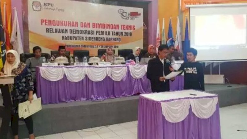 KPU Sidrap Kukuhkan 55 Relawan Demokrasi Pemilu 2019