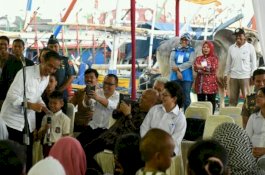 Jangan Lagi Harap Jokowi Bagi-bagi Sepeda