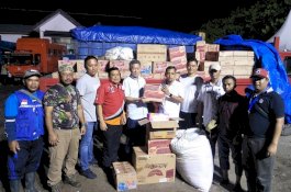 Malam-malam Wabup Jeneponto Terima Bantuan untuk Korban Banjir