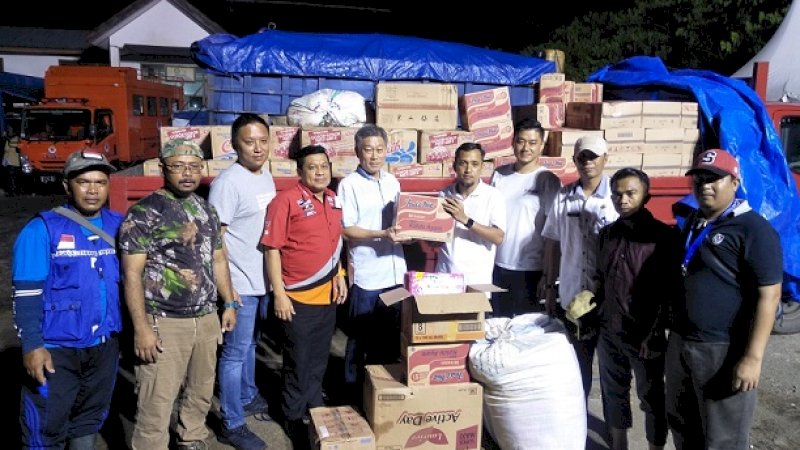 Malam-malam Wabup Jeneponto Terima Bantuan untuk Korban Banjir