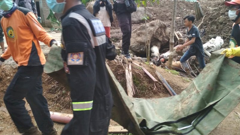 Jasad Ibu-Anak Korban Longsor Gowa Ditemukan Berpelukan 