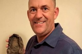 Sepatu Berusia 1.000 Tahun Ditemukan di Sungai, Masih Utuh