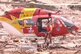 Detik-detik Penyelamatan Dramatis Wanita Terseret Lumpur dari Helikopter