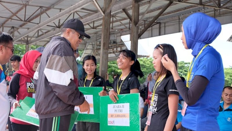 Lari 10K Umum di Bulukumba Diraih Gadis Cantik asal Makassar