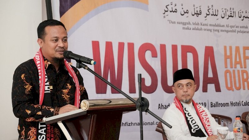 Wakil Gubernur Sulawesi Selatan, Andi Sudirman Sulaiman (kiri) dan Tamsil Linrung.