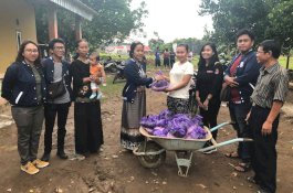 IKA Sastra Prancis Unhas Beri Bantuan untuk Korban Banjir Gowa