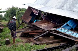 Angin Kencang dan Hujan Deras, Rumah Warga Pinrang Roboh