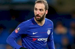 Momen saat Higuain Tolak Tawaran Tendangan Penalti Willian, Ini Penjelasannya