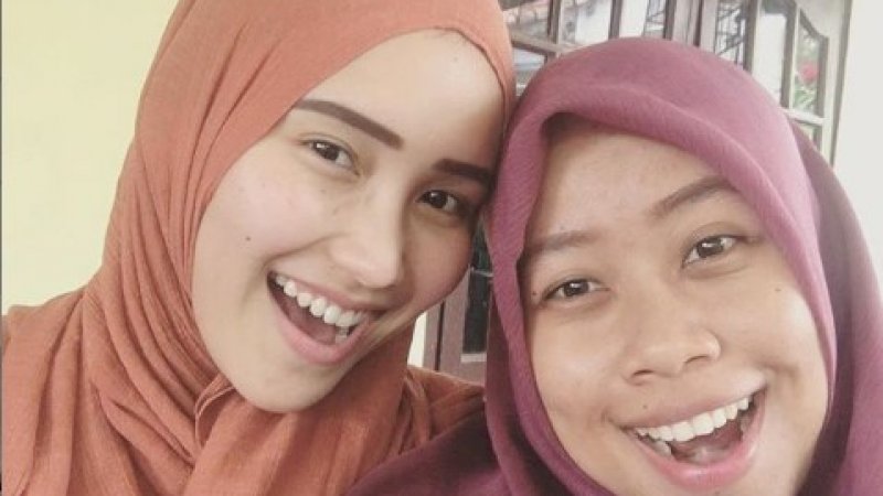 Penampilan baru Ayu Ting Ting (kiri). (FOTO: INSTAGRAM/AYUTINGTING92)