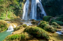Selfie di Atas Air Terjun, 2 Sahabat Ini Jatuh dan Menemui Ajal
