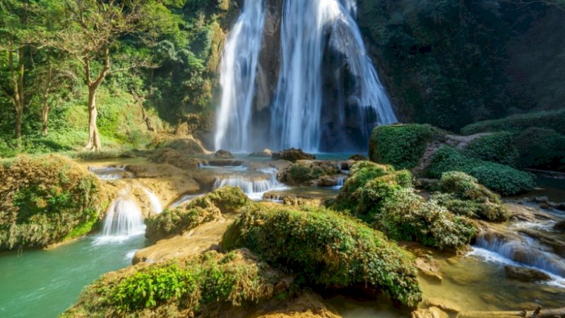 Salah satu air terjun di Myanmar