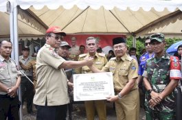 Kemensos Serahkan Santunan Kematian bagi Korban Bencana di Jeneponto