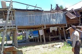 75 Rumah Rusak Akibat Angin Kencang, BPBD Pinrang Bantu Logistik untuk Korban