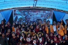 Baksos di Barru, Himaprodi PBSI UNM Gaungkan Gerakan Literasi Nasional