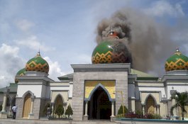 Begini Kesaksian Pekerja Saat Masjid Agung Belopa Terbakar