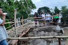 Pakai Dana Pribadi Rp80 Juta, Perempuan Jeneponto Perbaiki Jembatan Puncacca