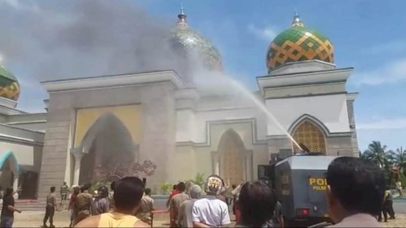 Polres Luwu Periksa 3 Pekerja Terkait Terbakarnya Masjid Agung Belopa