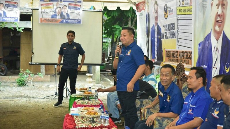 Ketua DPW Partai Nasdem Sulsel, Rusdi Masse Mappasessu menggelar sosialisasi di Dusun Makkaddai, Kelurahan Lainungen, Kecamatan Wattangpulu, Sidrap, Selasa (29/1/2019).