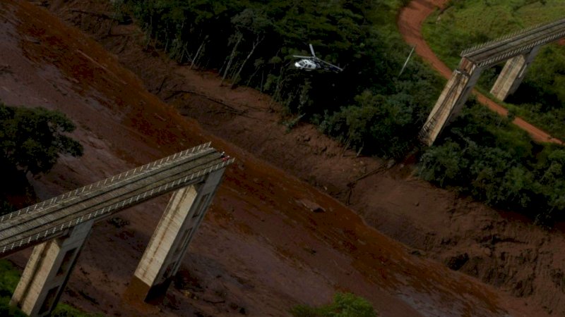 Pemandangan dari udara dampak runtuhnya bendungan di Brasil