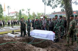 Tentara Asal Barru Tewas Tertembak di Papua, Dandim Pimpin Upacara Pemakaman