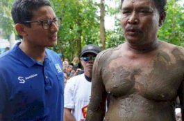 Warga Berlumuran Lumpur yang Temui Sandi di Makassar Sempat Keluhkan Terbatasnya Bantuan