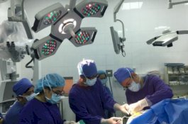 Masih Sadar, Pria di Vietnam Sempat Bernyanyi Saat Operasi Tumor Otak