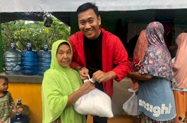 Relawan Juang Ridwan Wittiri Sumbang Bantuan Ke Warga Pallangga Gowa