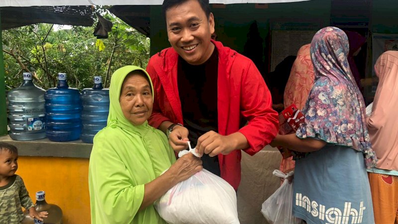FT:Relawan Juang Ridwan Andi Wittiri kembali sumbangkan bantuan untuk korban bencana banjir di Mapala, Pangkabinaga, Kecamatan Pallangga, Kabupaten Gowa (30/01/19).