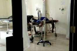 Kerja Atap Spandek, Tukang Bangunan Tersengat Listrik, Tak Ada Berani Mendekat