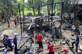 Rumah Panggung Milik Nenek Paruh Baya di Jeneponto Hangus Terbakar