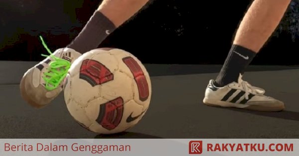 Menembak bola dengan punggung kaki yang dilakukan dari jarak jauh menghasilkan bola