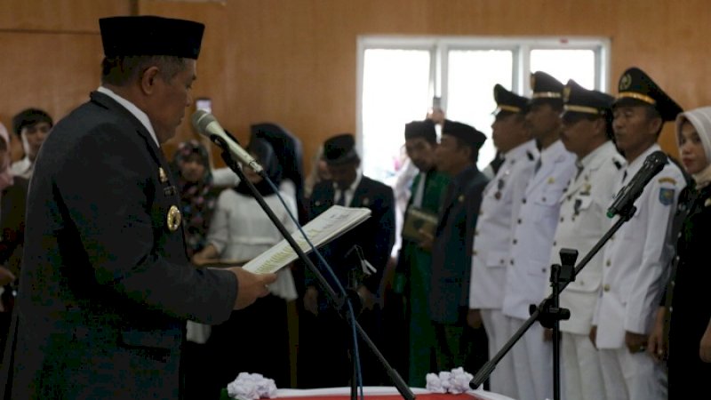 Bupati Bulukumba AM Sukri Sappewali melantik pejabat baru di ruang pola, Rabu (30/1/2019). (FOTO: HUMAS PEMKAB BULUKUMBA)