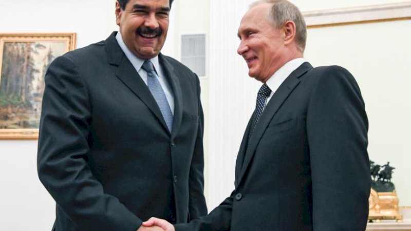 Vladimir Putin and Nicolas Maduro 