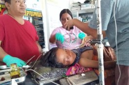 Putranya Diseret ke Dasar Sungai, Pria Ini Terjun Lalu Gigit Kaki Buaya