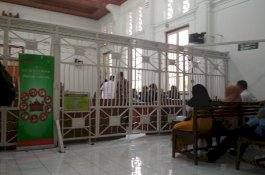 Satu Terdakwa Dugaan Korupsi Bimtek Enrekang Marah-marah Keluar Ruang Sidang