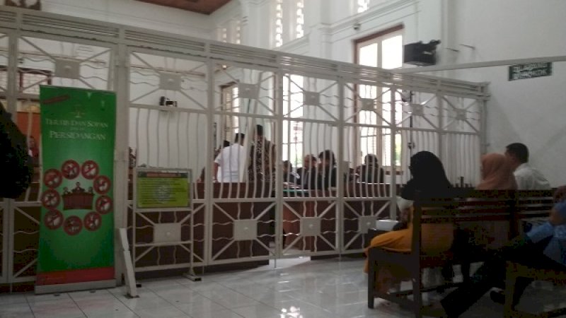 Satu Terdakwa Dugaan Korupsi Bimtek Enrekang Marah-marah Keluar Ruang Sidang