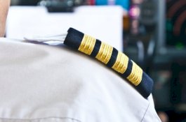 Duh... Pilot Wings Terekam CCTV Curi Jam Tangan di Bandara